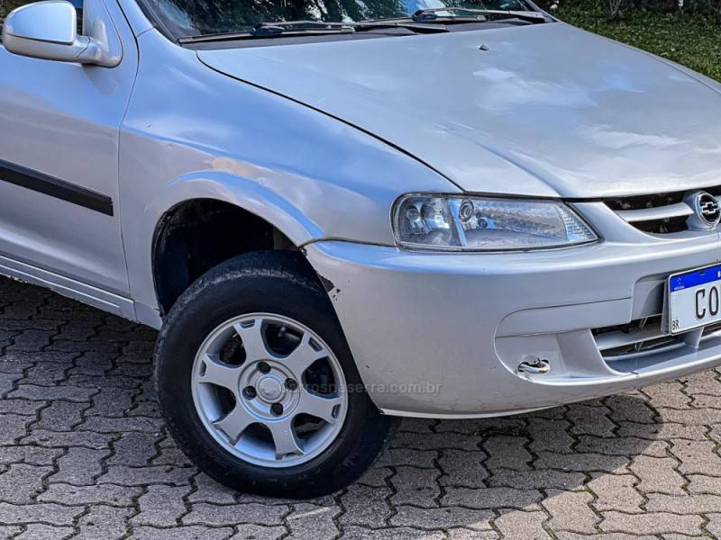 CHEVROLET - CELTA - 2003/2004 - Prata - R$ 16.900,00