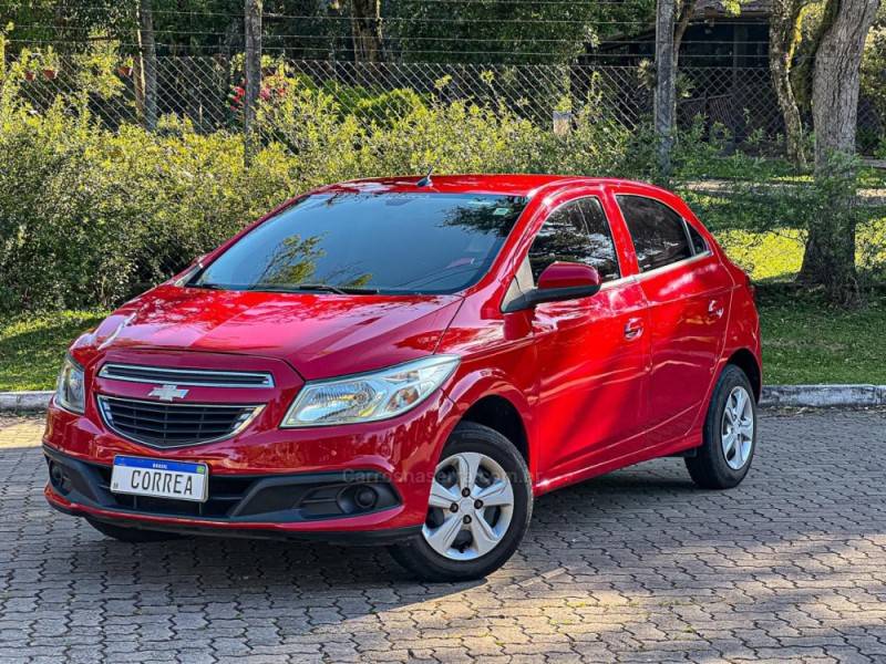 CHEVROLET - ONIX - 2013/2013 - Vermelha - R$ 44.900,00