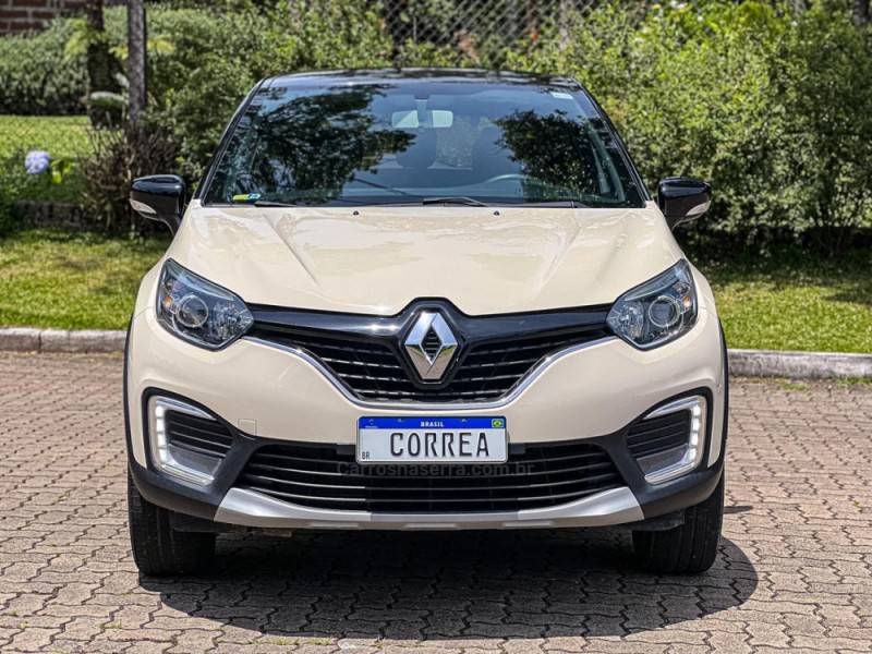 RENAULT - CAPTUR - 2018/2019 - Bege - R$ 79.900,00