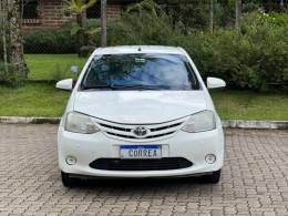 TOYOTA - ETIOS - 2013/2014 - Branca - R$ 43.900,00