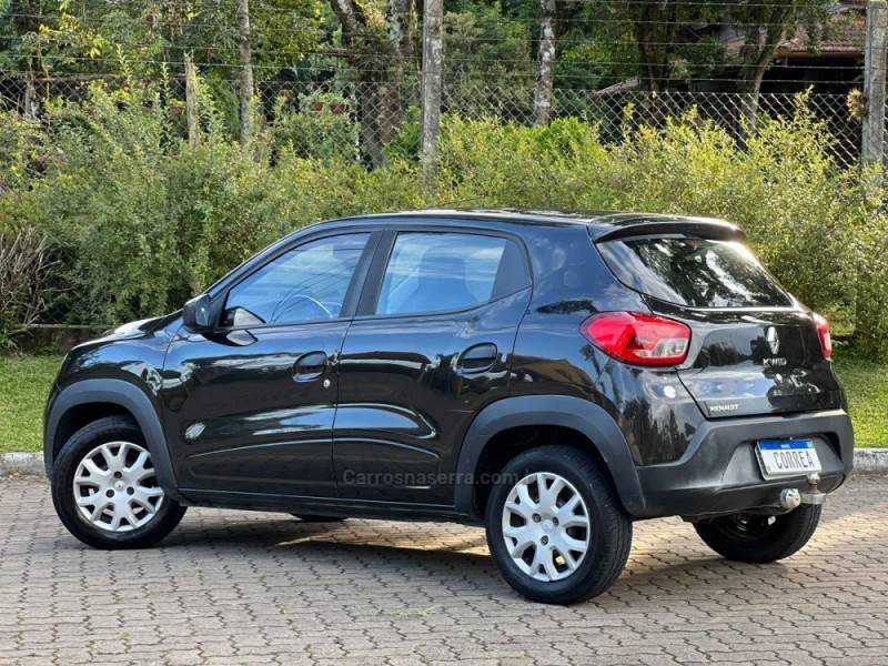 RENAULT - KWID - 2017/2018 - Preta - R$ 35.900,00