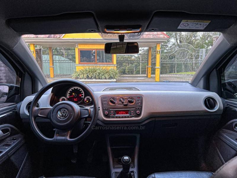 VOLKSWAGEN - UP - 2016/2017 - Preta - R$ 49.900,00