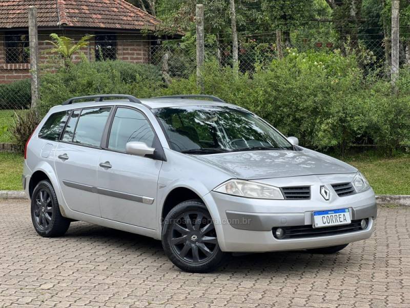 RENAULT - MÉGANE - 2011/2012 - Prata - R$ 39.900,00