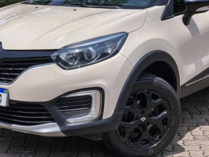 RENAULT - CAPTUR - 2018/2019 - Bege - R$ 79.900,00