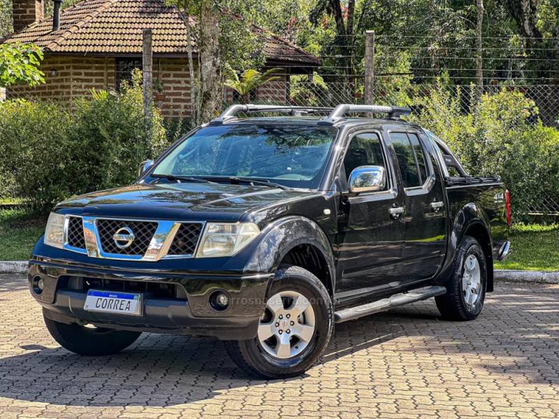 NISSAN - FRONTIER - 2012/2013 - Preta - R$ 99.900,00