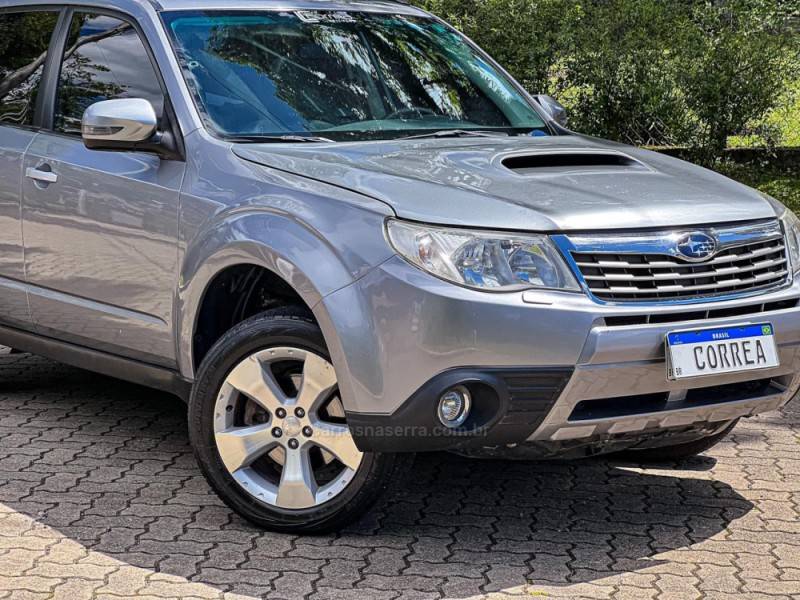 SUBARU - FORESTER - 2010/2011 - Prata - R$ 72.900,00