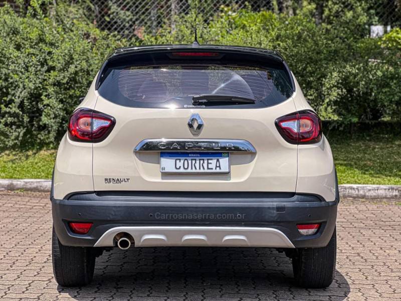 RENAULT - CAPTUR - 2018/2019 - Bege - R$ 79.900,00