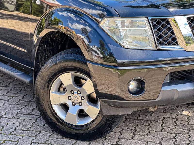 NISSAN - FRONTIER - 2012/2013 - Preta - R$ 99.900,00