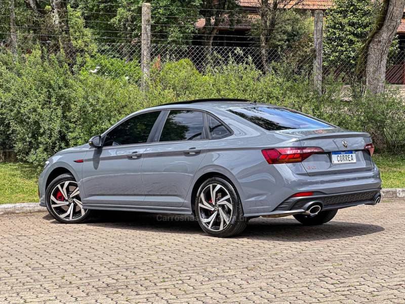 VOLKSWAGEN - JETTA - 2023/2024 - Cinza - R$ 234.900,00