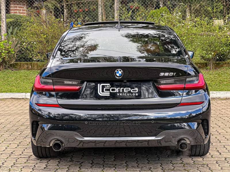 BMW - 320I - 2020/2021 - Preta - R$ 244.900,00