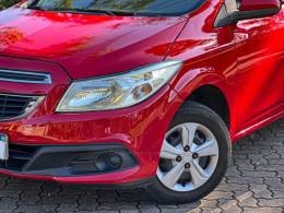 CHEVROLET - ONIX - 2013/2013 - Vermelha - R$ 44.900,00