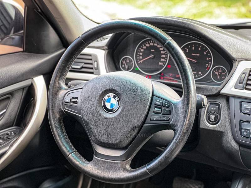 BMW - 320I - 2013/2014 - Branca - R$ 104.900,00