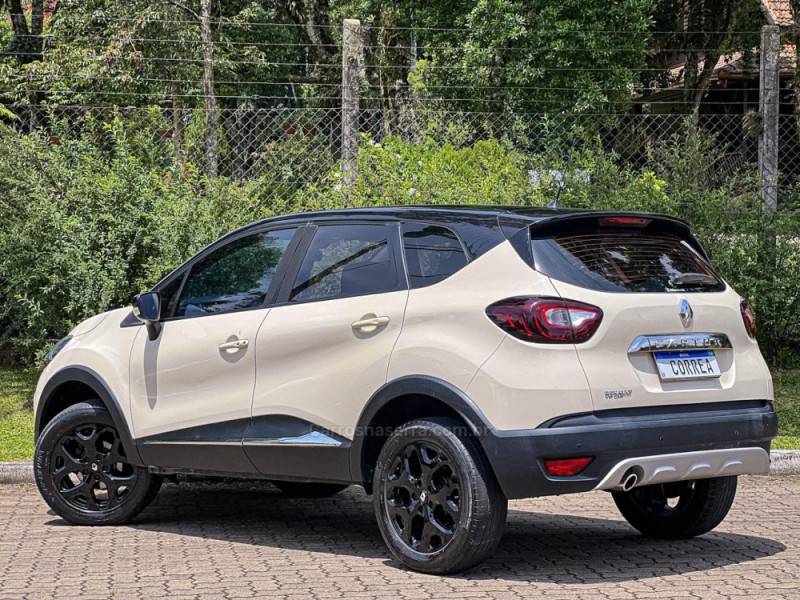 RENAULT - CAPTUR - 2018/2019 - Bege - R$ 79.900,00