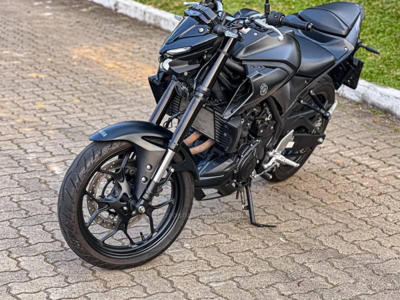 YAMAHA - MT - 2023/2023 - Preta - R$ 35.900,00