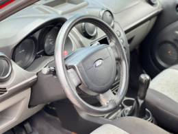 FORD - FIESTA - 2009/2009 - Vermelha - R$ 24.900,00