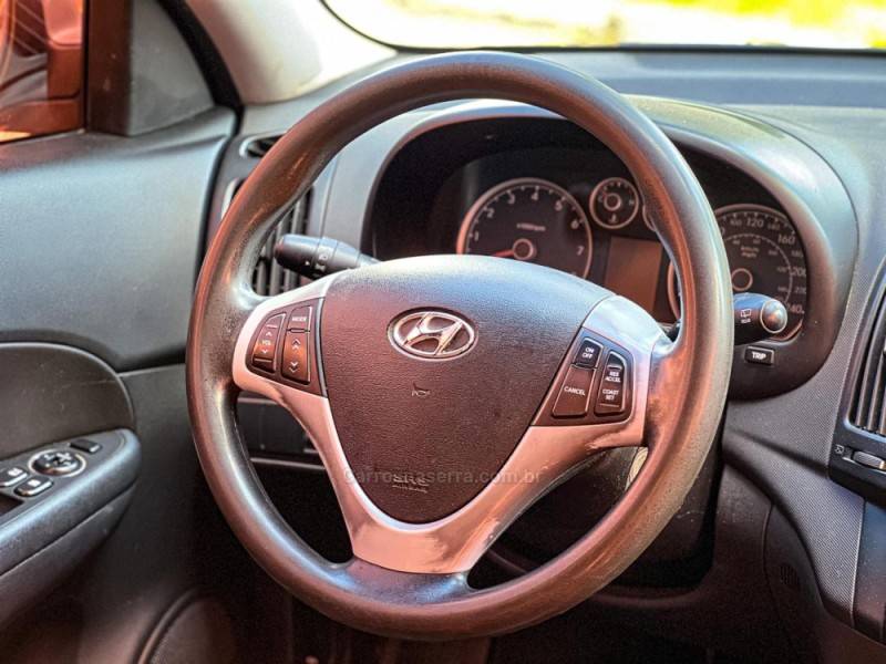 HYUNDAI - I30 - 2011/2012 - Prata - R$ 53.900,00