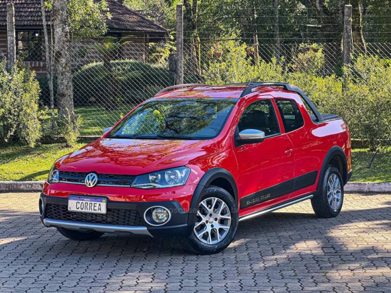 VOLKSWAGEN - SAVEIRO - 2014/2015 - Vermelha - R$ 72.900,00