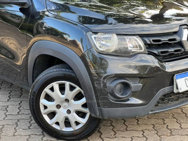 RENAULT - KWID - 2017/2018 - Preta - R$ 35.900,00