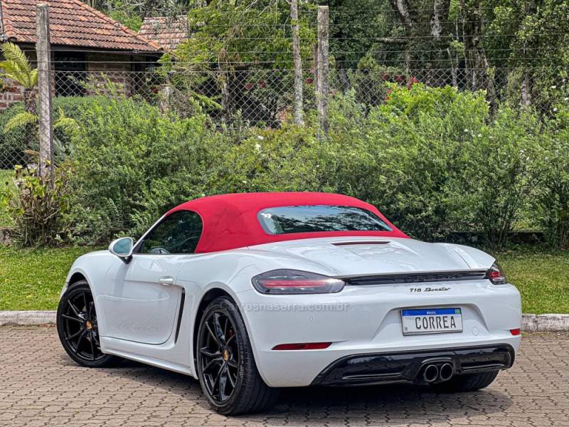 PORSCHE - 718 - 2018/2019 - Branca - R$ 519.900,00