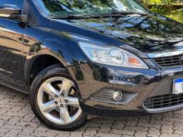 FORD - FOCUS - 2010/2011 - Preta - R$ 39.900,00