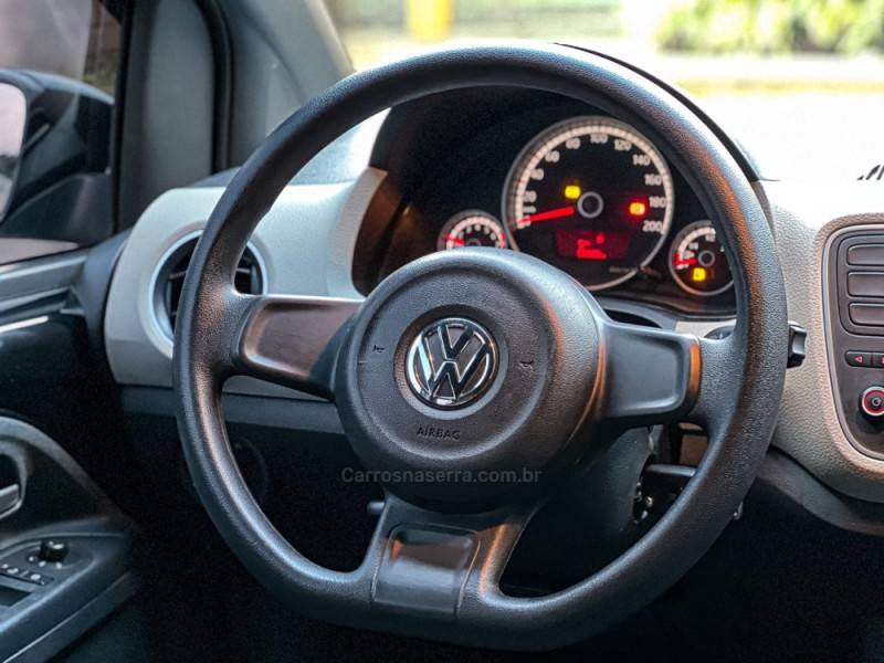 VOLKSWAGEN - UP - 2016/2017 - Preta - R$ 49.900,00