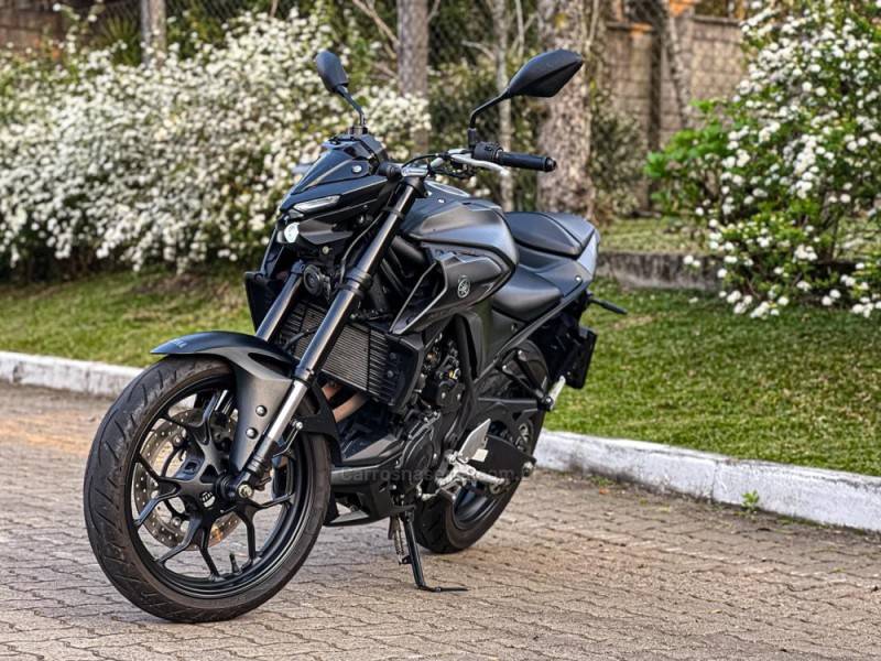 YAMAHA - MT - 2023/2023 - Preta - R$ 35.900,00