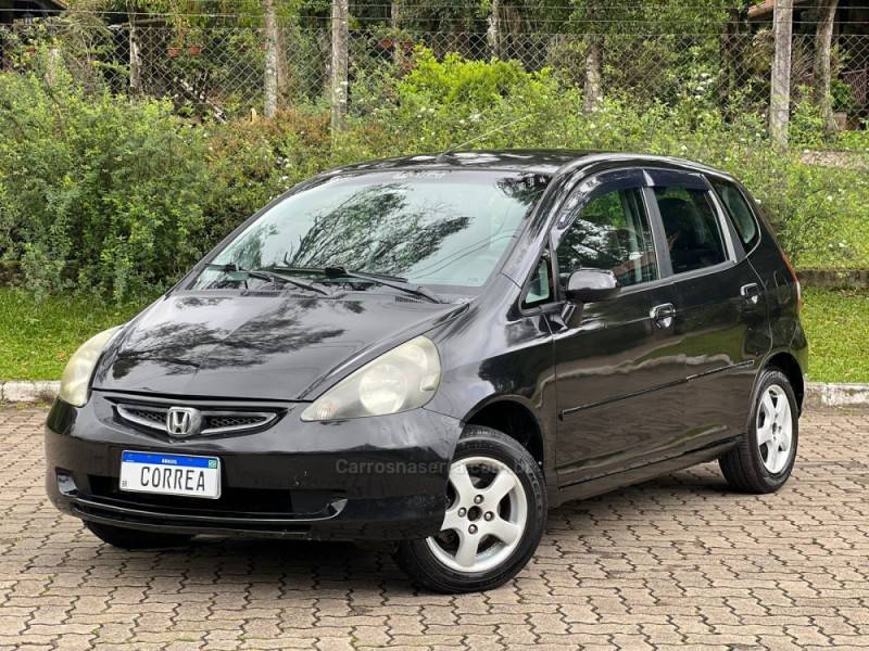 HONDA - FIT - 2003/2004 - Preta - R$ 25.900,00