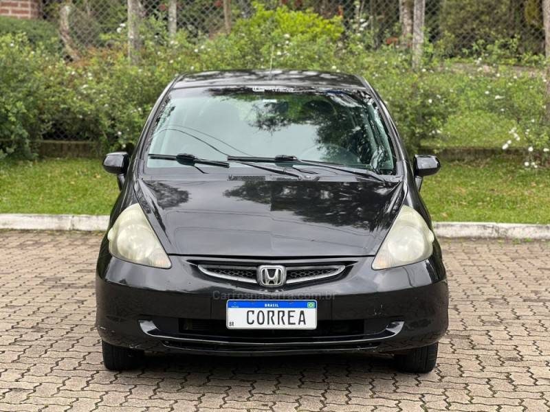 HONDA - FIT - 2003/2004 - Preta - R$ 25.900,00