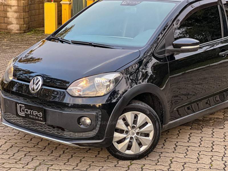 VOLKSWAGEN - UP - 2016/2017 - Preta - R$ 49.900,00