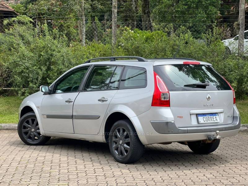 RENAULT - MÉGANE - 2011/2012 - Prata - R$ 39.900,00