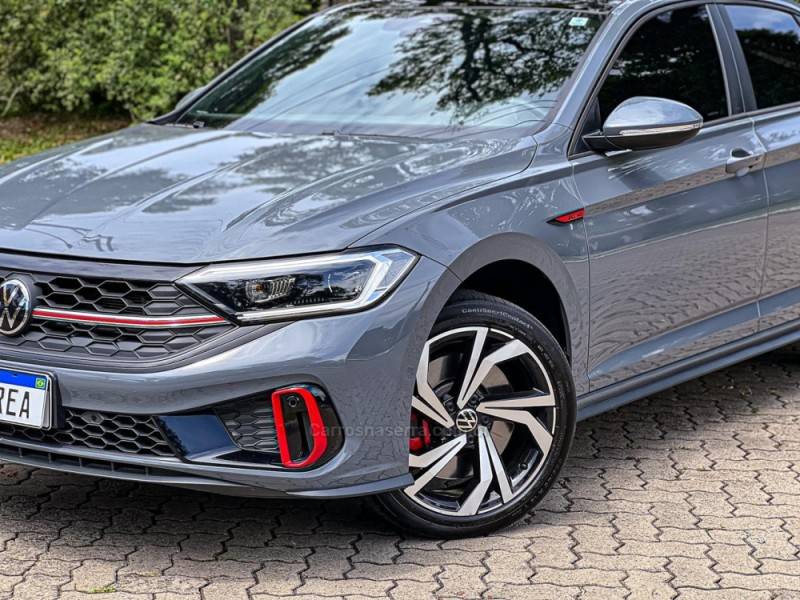 VOLKSWAGEN - JETTA - 2023/2024 - Cinza - R$ 234.900,00