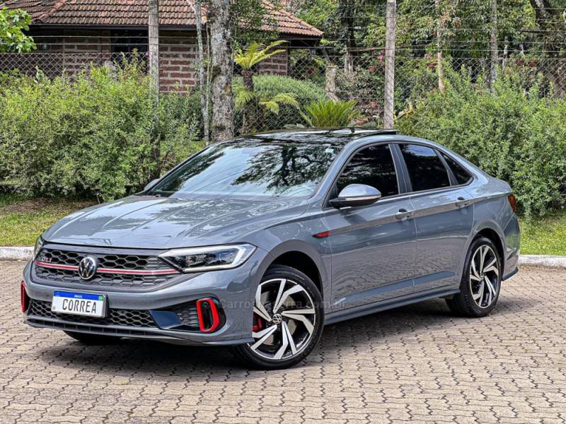 VOLKSWAGEN - JETTA - 2023/2024 - Cinza - R$ 234.900,00