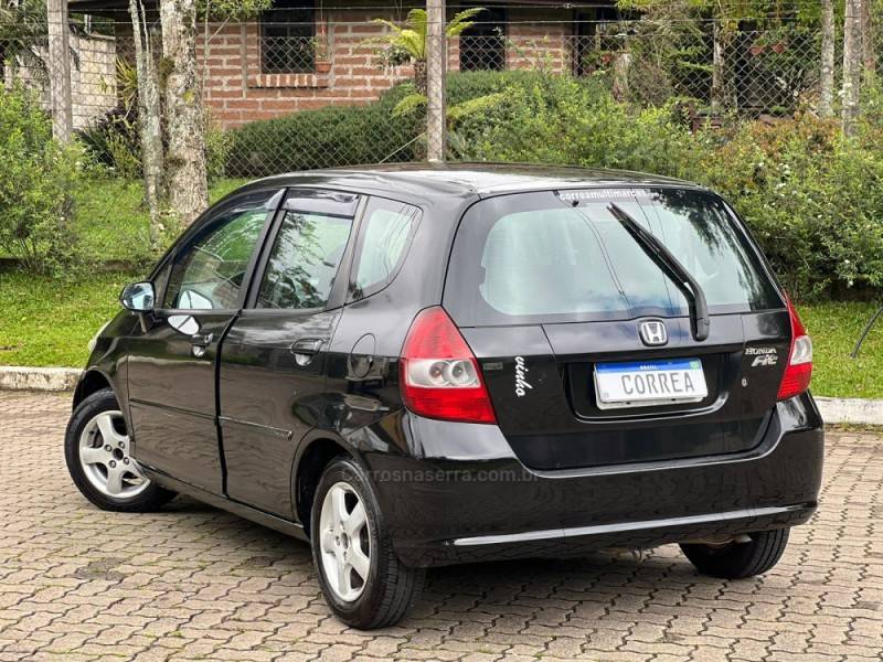 HONDA - FIT - 2003/2004 - Preta - R$ 25.900,00